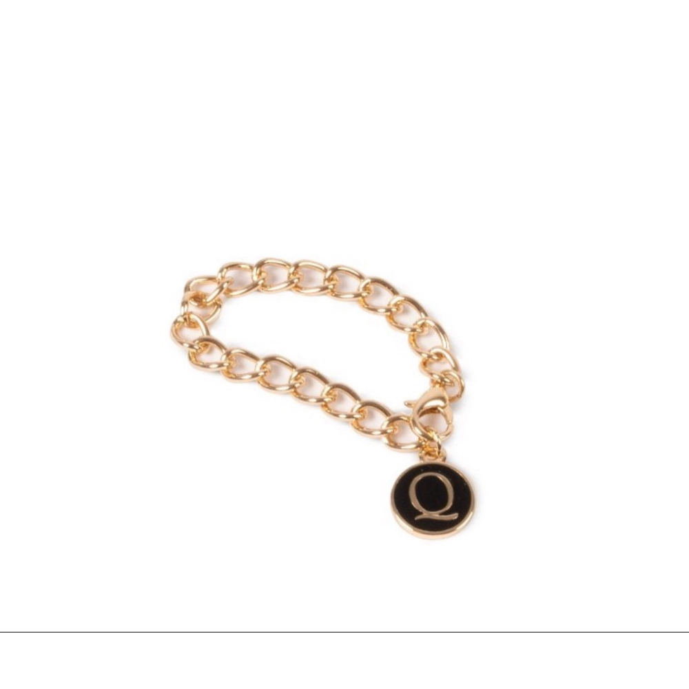 NEW Unbranded Gold Monogram Chain Bracelet with Black 'Q' Charm, One Size